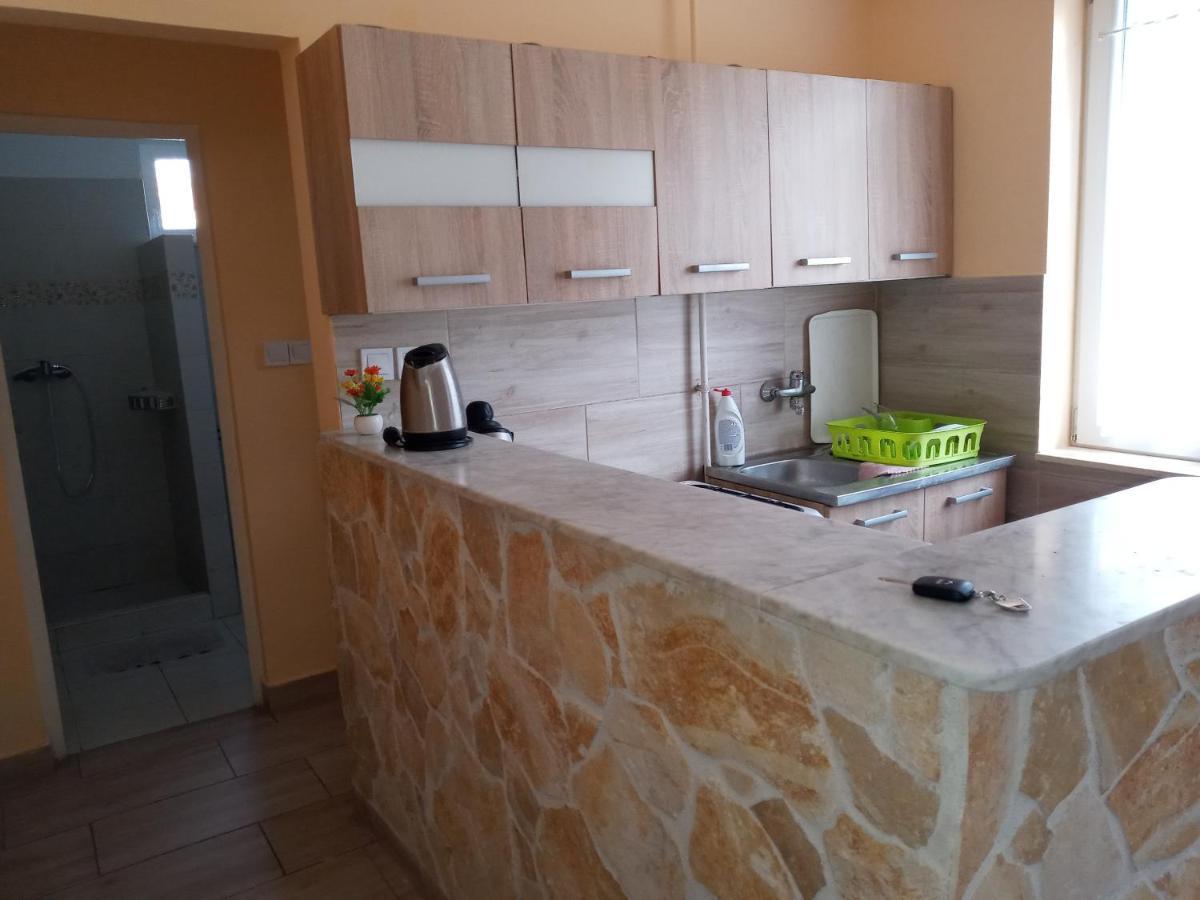 Napsugár apartmanház Balatonlelle Exterior foto