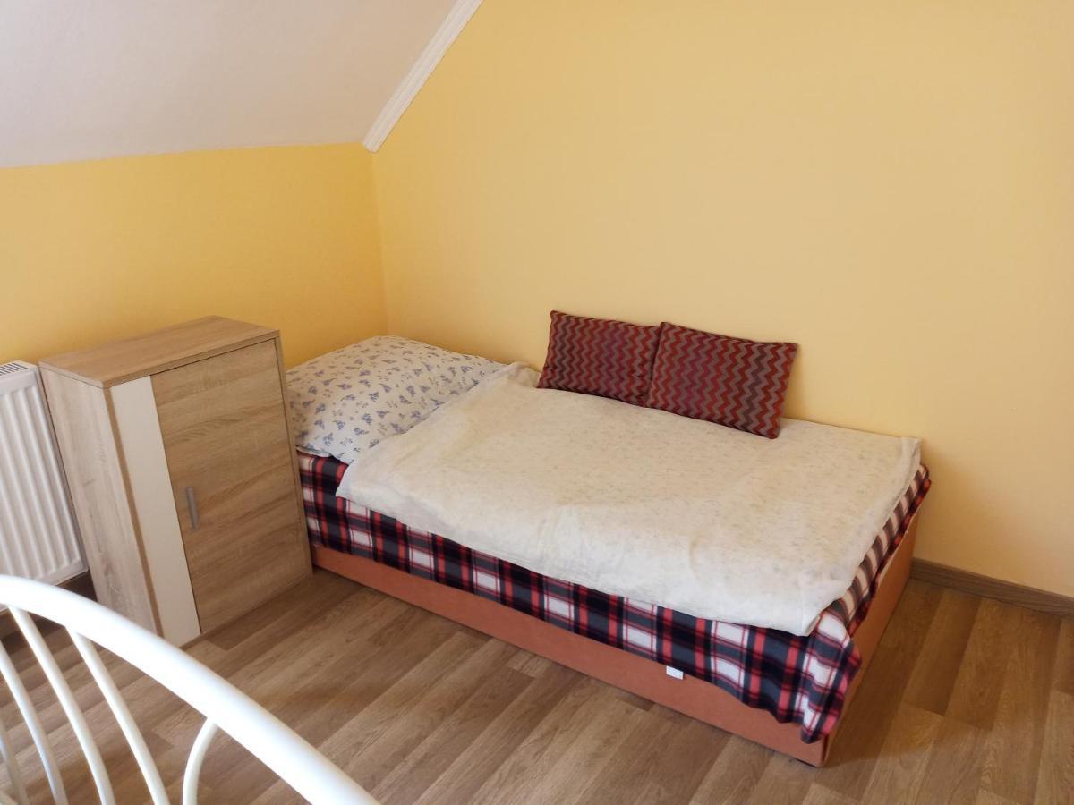 Napsugár apartmanház Balatonlelle Exterior foto