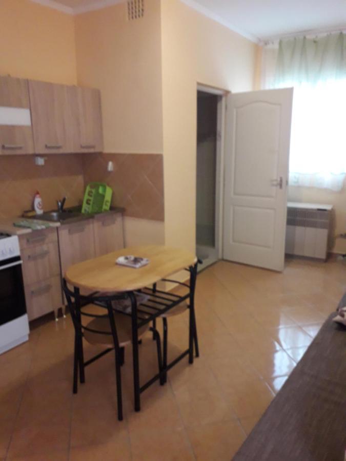 Napsugár apartmanház Balatonlelle Exterior foto