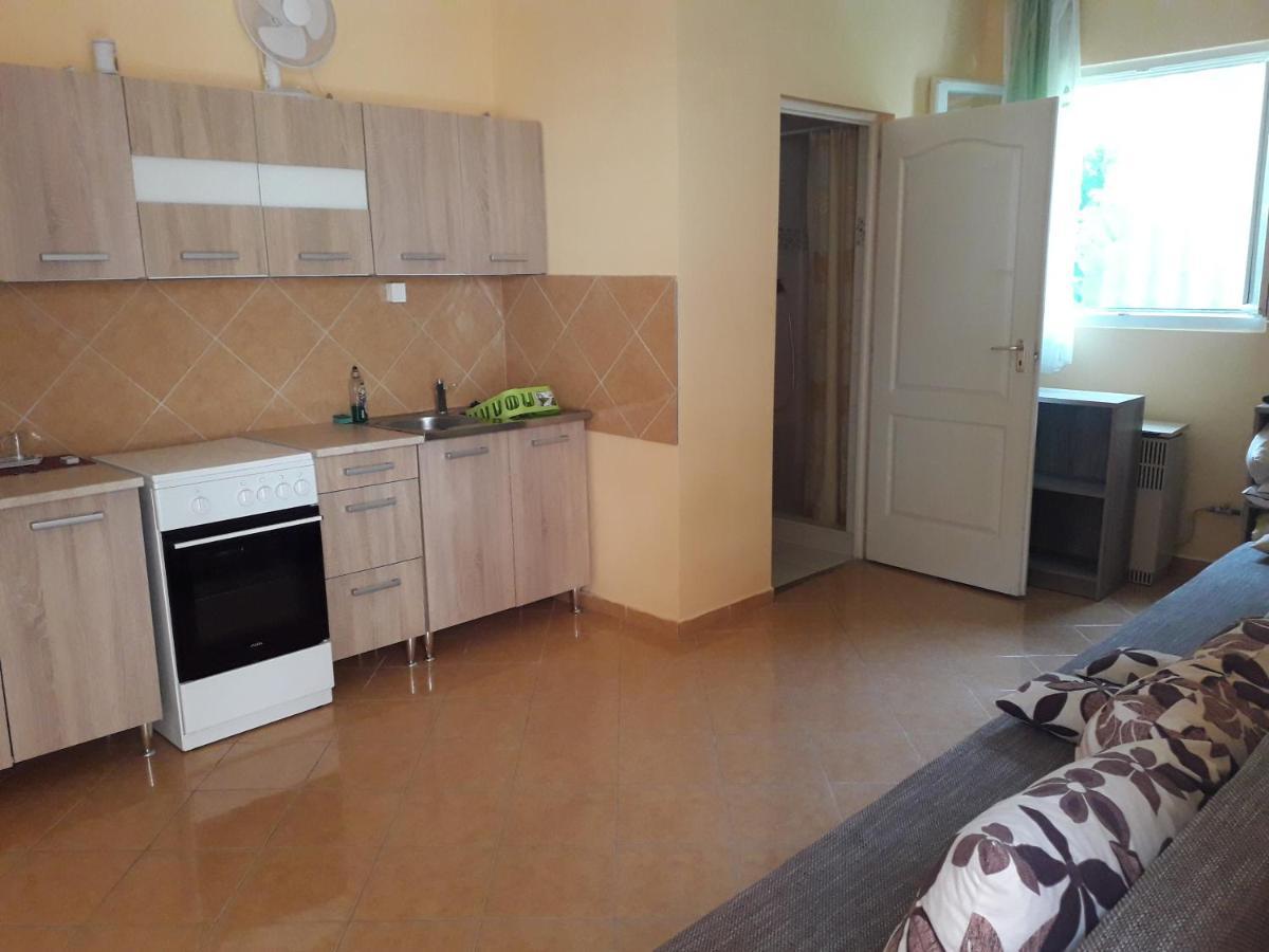 Napsugár apartmanház Balatonlelle Exterior foto