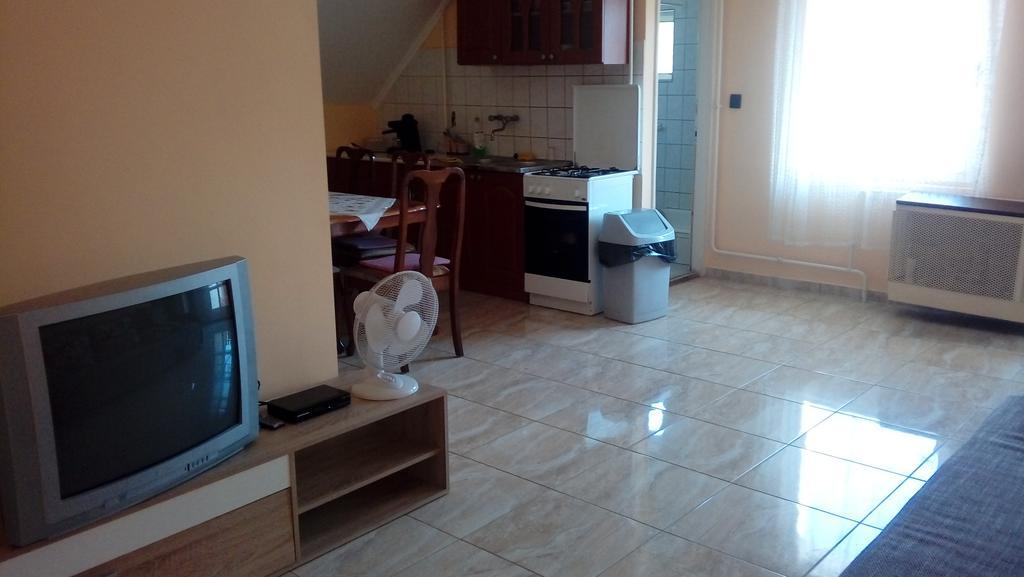 Napsugár apartmanház Balatonlelle Exterior foto