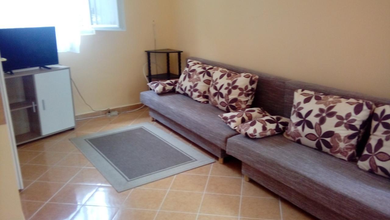Napsugár apartmanház Balatonlelle Exterior foto