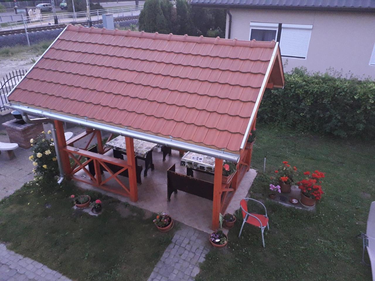 Napsugár apartmanház Balatonlelle Exterior foto